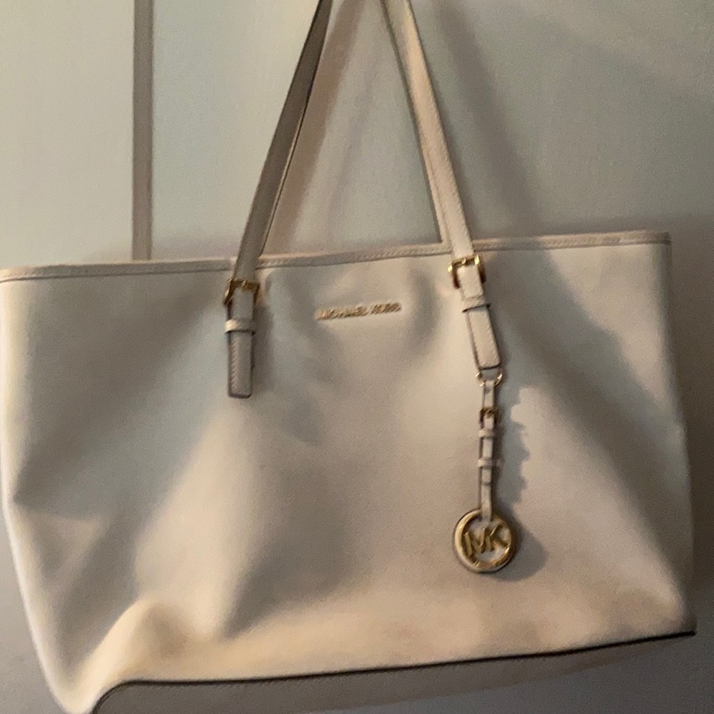 Michael Kors bag comes with duster bag.